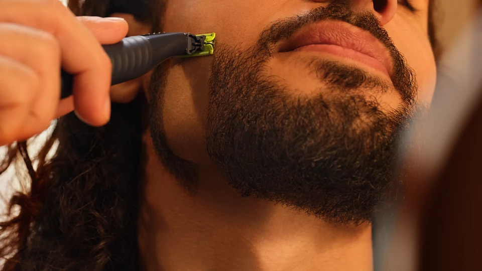 Philips One blade Shaver With 2 Combs | QP1424/10